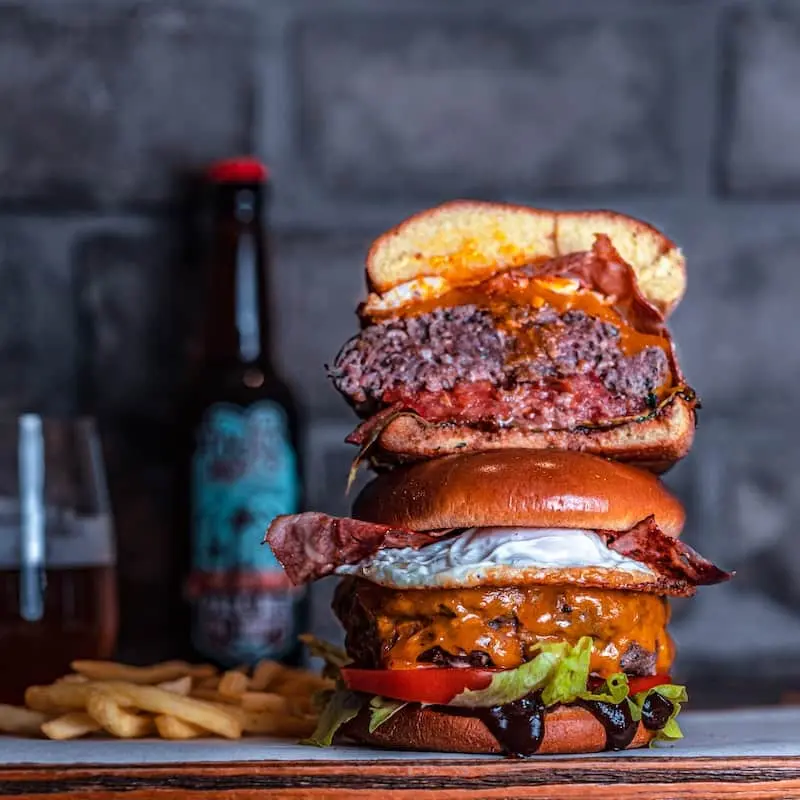 Picture of a food - Extreme high hamburger